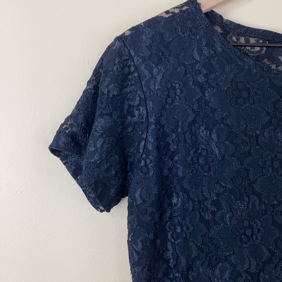 LACE top - Picture 2 of 4